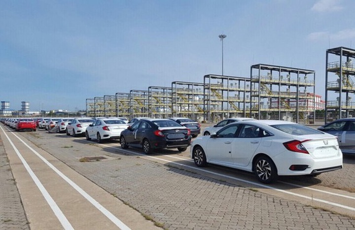 Mùa làm ăn cuối năm: Xe ngoại thắng to, xe trong nước đang đuối sức - 1