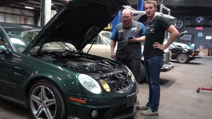 Mua xe Mercedes 12 năm tuổi chỉ 300 triệu đồng, chủ xe ăn quả đắng - 1