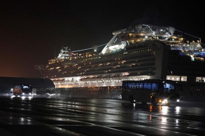 Mỹ sơ tán gần 400 công dân khỏi du thuyền Diamond Princess trong đêm - 4