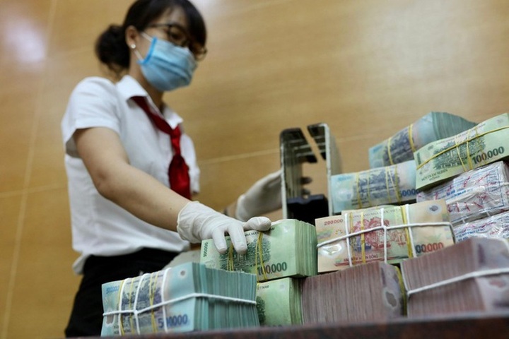 Ngân hàng so đo trước yêu cầu hạ lãi suất - 1