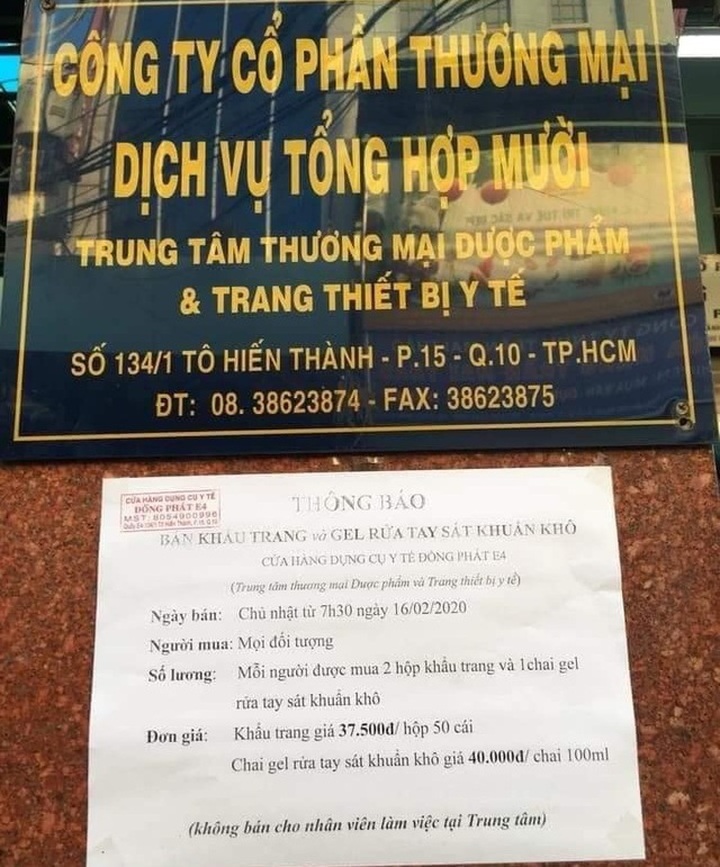 Ngàn người “rồng rắn” mua khẩu trang, dân buôn đòi 470.000 đồng/hộp - 2