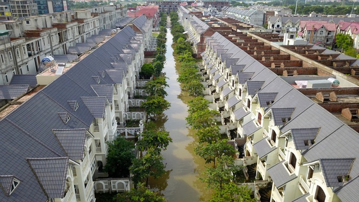 Cảnh cô lập trong mênh mông nước ở khu vực An Khánh, Hoài Đức Hà Nội.