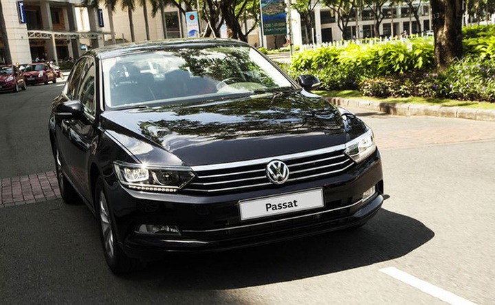 Ngày cận Tết, ô tô sang bất ngờ giảm giá 200 triệu đồng - Ảnh 2.