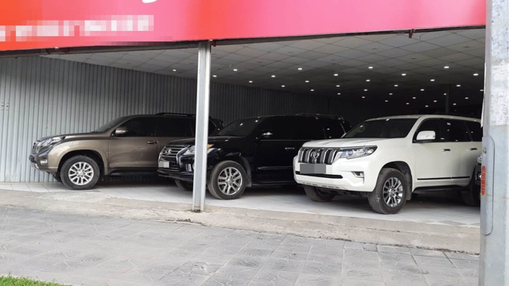 Những mẫu xe sang qua sử dụng đời còn khá mới được bán tại Hà Nội nhưng với giá tiền tỷ