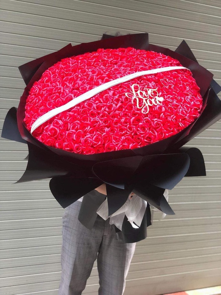 Ngày đi làm, đêm bó hoa sáp: Cặp vợ chồng trẻ kiếm chục triệu mỗi ngày - 3