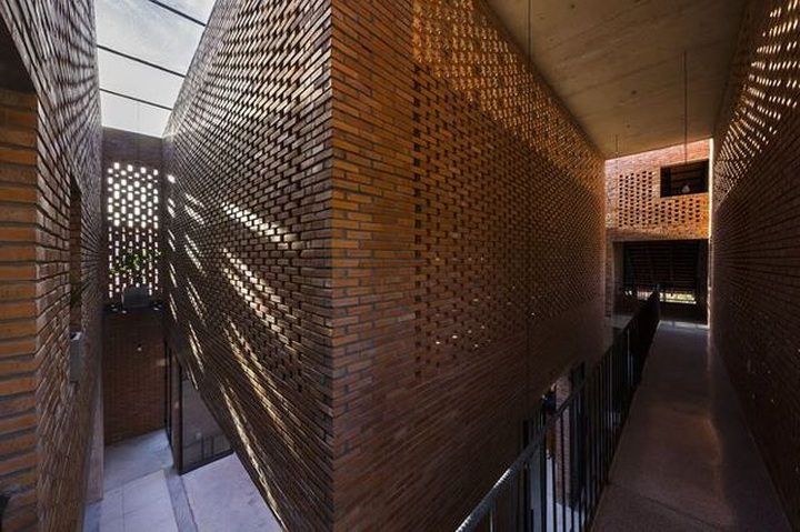 Ngôi nhà gạch ở Long An đẹp khó tin, nổi bật trên báo ngoại - 11