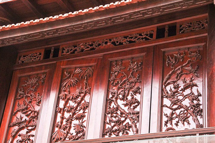 
Phần cửa sổ nhìn từ bên ngoài.
