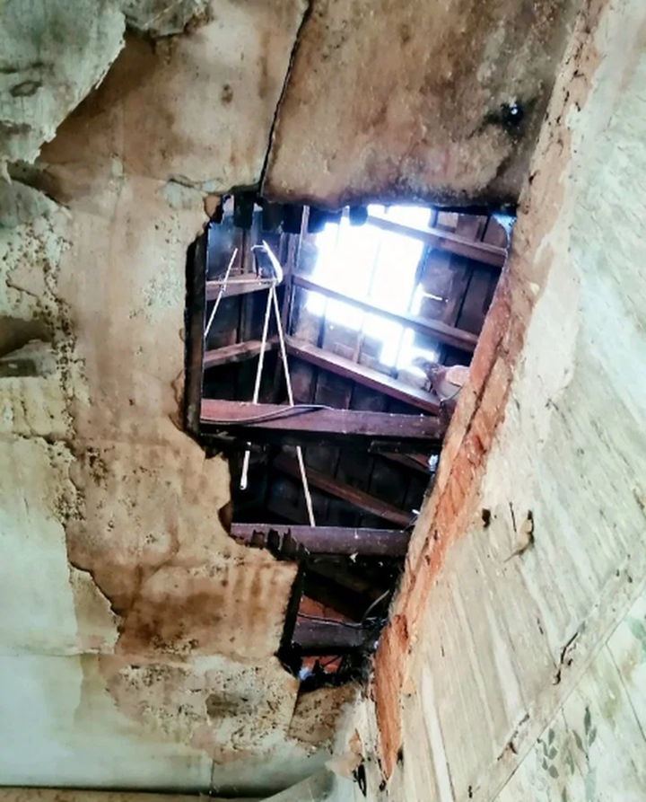 Ngôi nhà khủng khiếp treo 1 bảng Anh đã được bán với giá 180 nghìn bảng - 2