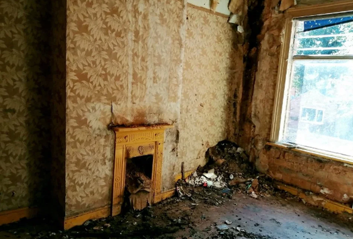 Ngôi nhà khủng khiếp treo 1 bảng Anh đã được bán với giá 180 nghìn bảng - 3