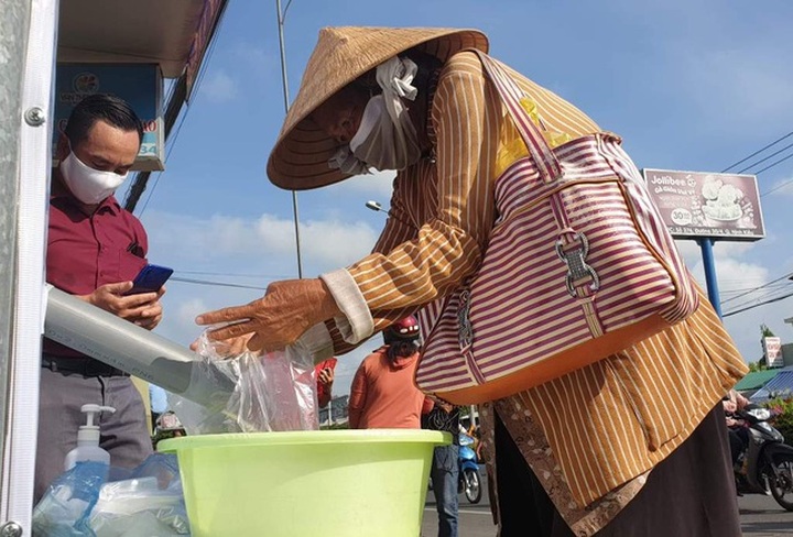 Người bán vé số, sinh viên… mừng rơi nước mắt vì được ở trọ miễn phí - 3