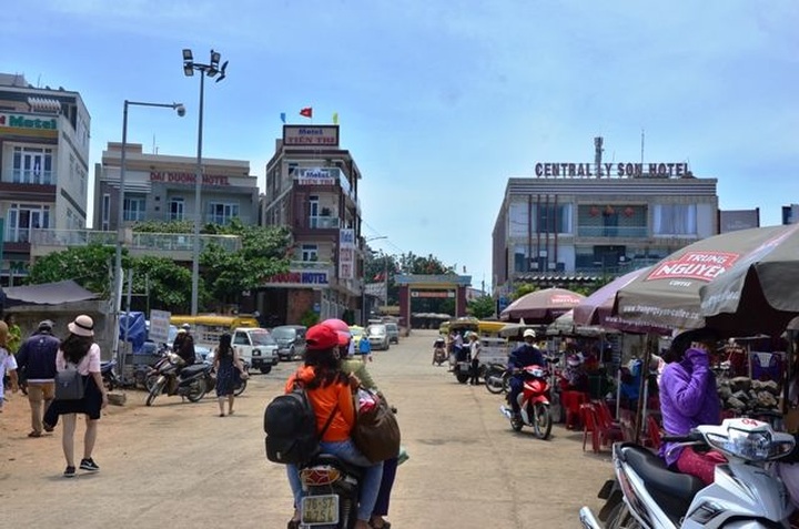 Người dân Lý Sơn ồ ạt bán đất ven biển - 2