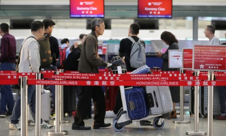 Người giàu Hong Kong mua nhà ở nước ngoài, tìm cách di cư - 1