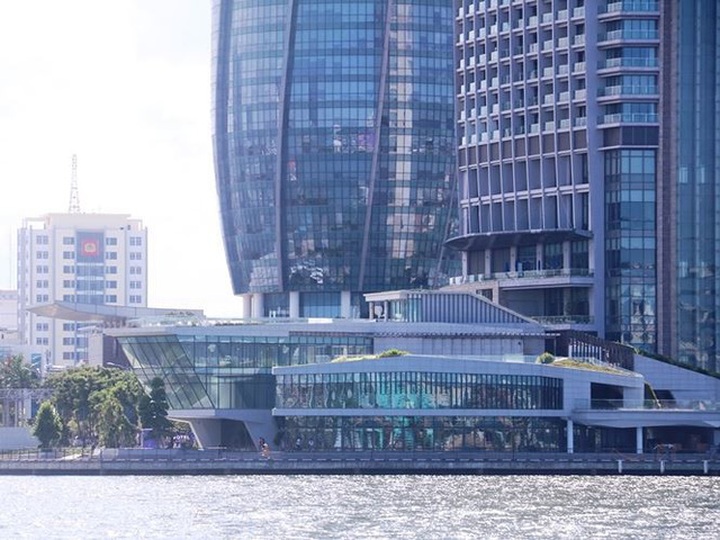 Dự án nhà hàng và bến du thuyền của Vũ nhôm đã hoàn thành việc xây dựng nhưng đang ngưng hoạt đồng. Thành phố Đà Nẵng tính toán nghiên cứu để lấy lại khu này, nhằm mục đích phục vụ công cộng.