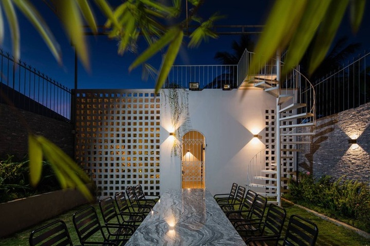 Nhà phố biết làm mát, cản khói bụi bằng gạch đá, gỗ ấn tượng ở Kon Tum - 12