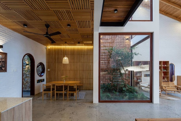 Nhà phố biết làm mát, cản khói bụi bằng gạch đá, gỗ ấn tượng ở Kon Tum - 6