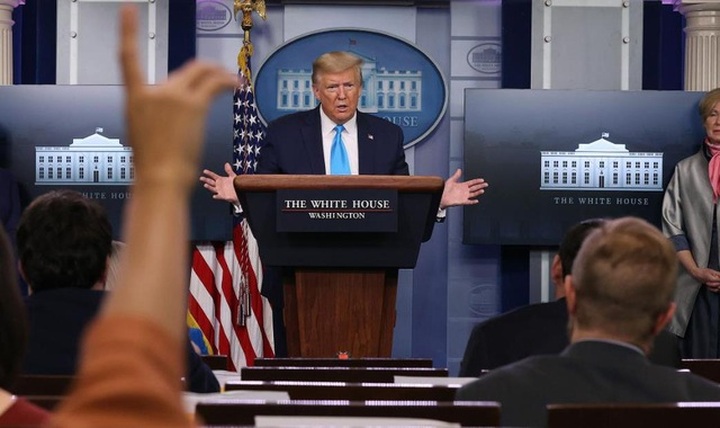 Nhà Trắng hỗn loạn trong ngày đen tối nhất mùa dịch Covid-19 - 2