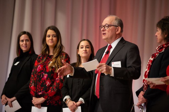 Ông Mark Baiada tặng số tiền 20 triệu USD cho 32.000 nhân viên để cảm ơn họ đã làm việc chăm chỉ. (Nguồn: Bayada Home Health Care)