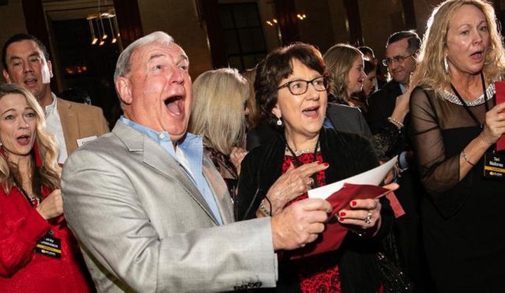 Nhân viên sốc khi nhận thưởng cuối năm 10 triệu USD - 2