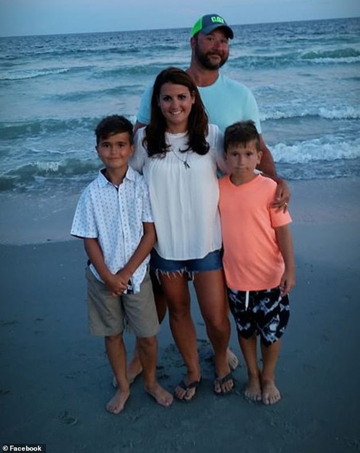 Nhặt 2 túi rác giữa đường, không ngờ vớ được đống tiền 23 tỷ đồng - 1