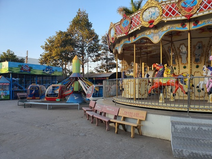 Nhiều địa phương đóng cửa dịch vụ giải trí, kêu gọi người dân ở nhà - 4