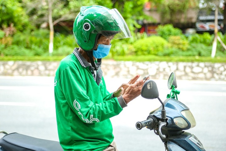 Những ông bố chạy xe công nghệ: Vì con, khó khăn mấy cũng cố gắng - 2