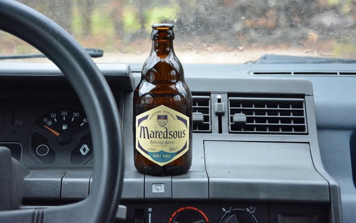 Những thói quen nguy hiểm khi lái hoặc ngồi trên xe ô tô - 2