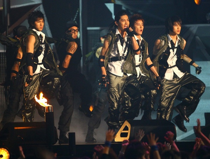 Nỗi kinh hoàng mang tên hợp đồng nô nệ chi phối sự nghiệp giới nghệ sĩ - 1