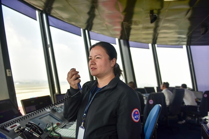 Nữ kiểm soát viên 3 lần điều hành chuyên cơ Tổng thống Mỹ tới Việt Nam - 3