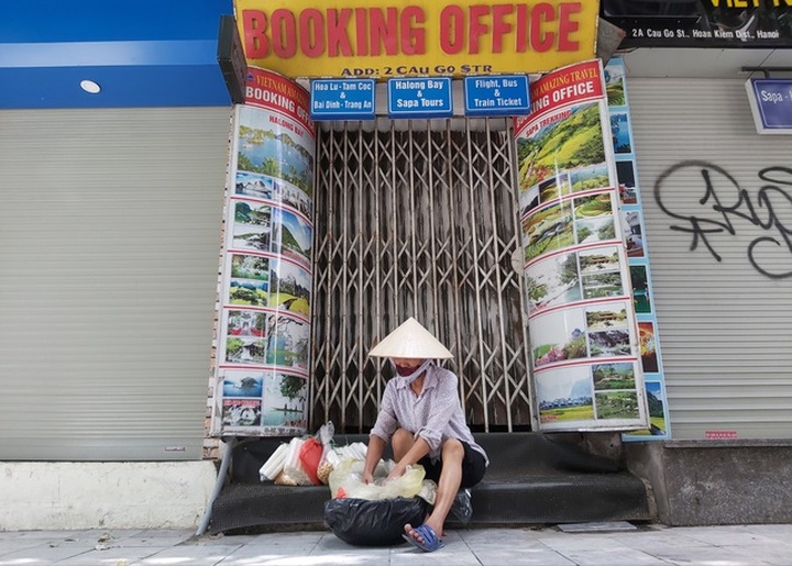 Ồ ạt trả mặt bằng lần 2, cú đấm bồi khiến thị trường bán lẻ chao đảo - 1