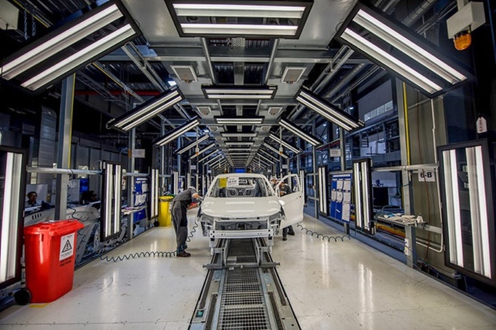 Ô tô ế ẩm, Bộ Công Thương đề xuất giảm 50% lệ phí trước bạ để kích cầu - 1