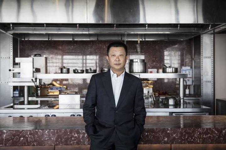 “Ông trùm” lẩu Tứ Xuyên Trung Quốc trở thành người giàu nhất Singapore - 1
