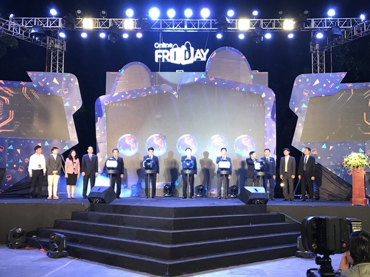 Nghi lễ bấm nút khai mạc Online Friday 2018