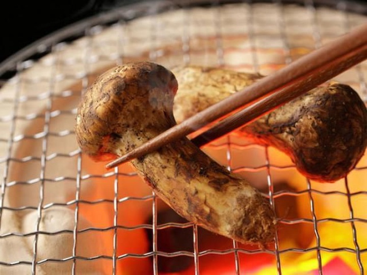 Phát hãi bánh trung thu, đồ nhậu Trung Quốc... siêu rẻ - 3