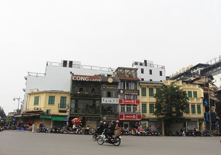 Phố cổ Hà Nội thức giấc sau kỳ ngủ đông chưa từng có - 1