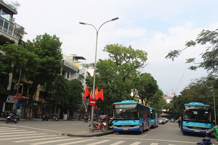 Phố cổ Hà Nội thức giấc sau kỳ ngủ đông chưa từng có - 4