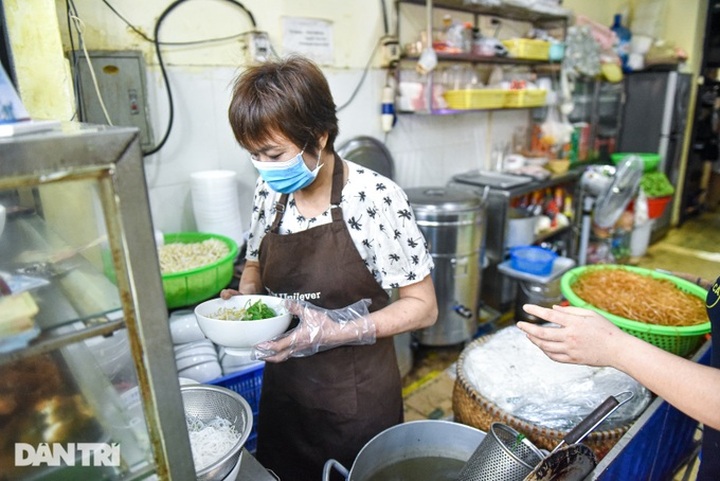 Quán bún cá Hà Nội ngày bán 400 bát, từng lên truyền hình Mỹ - 3