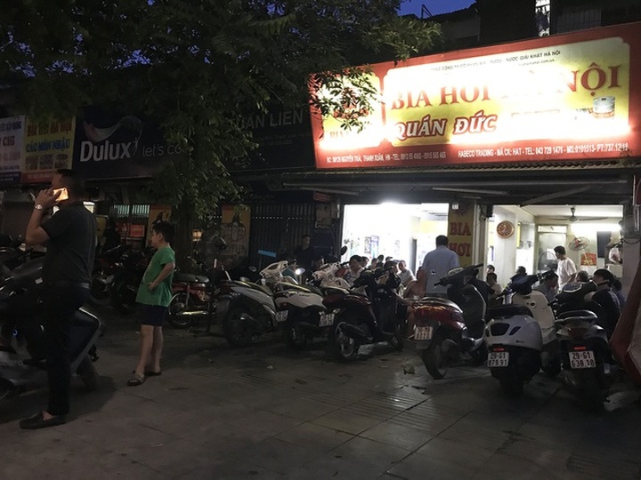 Quán nhậu ken đặc, đông nghịt người như chưa hề có Nghị định 100 - 6