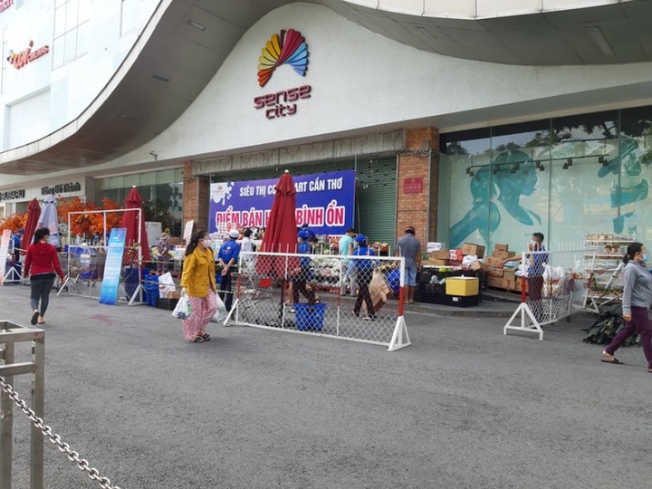 Rộ mô hình mang chợ ra không gian thoáng, siêu thị bán combo ở tâm dịch - 2