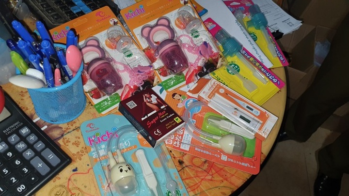 “Rùng mình” kho chứa hàng chục tấn hàng cho mẹ và bé nhập từ Trung Quốc giả danh hàng Nhật - 5