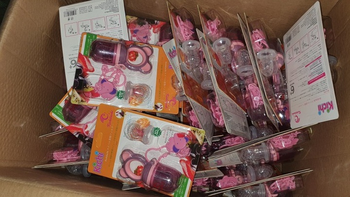 “Rùng mình” kho chứa hàng chục tấn hàng cho mẹ và bé nhập từ Trung Quốc giả danh hàng Nhật - 7