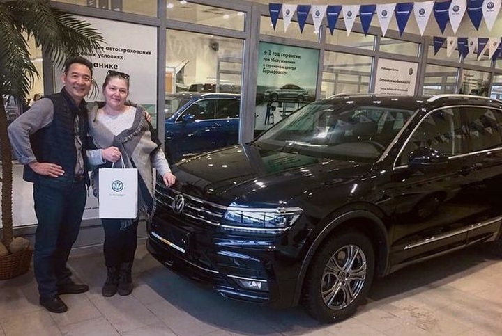 Sao bóng đá Việt đua nhau tặng xế sang bạc tỷ cho người thân - 2