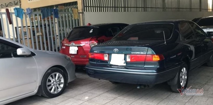 Sát Tết: Xe sang cũ đời sâu giá ngang xe cỏ, ế vẫn hoàn ế - 2