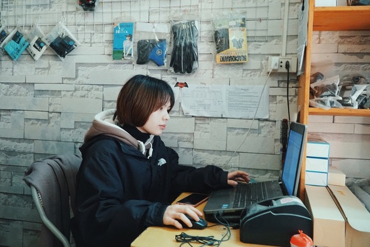 Sinh viên tất bật làm thêm trong dịp cận Tết - 5