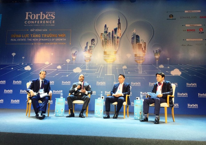 Nhiều diễn giả tham gia các phiên thảo luận của chương trình.