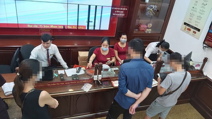 Sợ tháng cô hồn và Covid-19: Bán chuỗi phở bò mua vàng phòng thân - 1