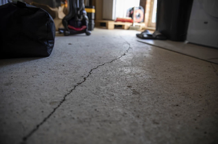 Sốc khi phát hiện hơn 400 lỗi trong căn nhà hơn 11 tỉ đồng vừa mới mua - 2