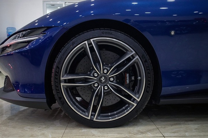 Soi chi tiết Ferrari Roma: Siêu xe 20 tỷ độc nhất châu Á vừa về Việt Nam - 5