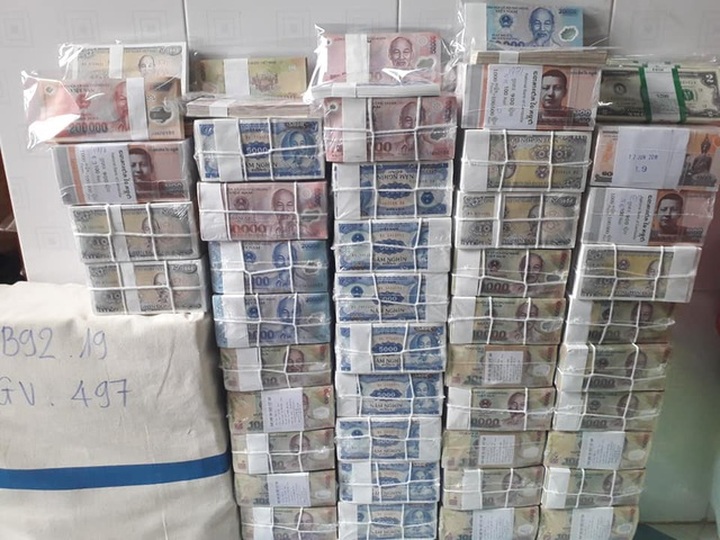 Sốt đổi tiền 29 Tết: Quảng cáo phí thấp nhất thị trường nhưng giá thực... cắt cổ! - 4