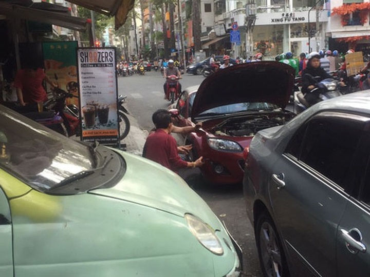 Sốt xình xịch dịch vụ tân trang ô tô dịp Tết - 1