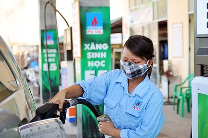 Xăng sinh học E5 vẫn chưa dành được nhiều thiện cảm của người tiêu dùng(Ảnh minh hoạ).